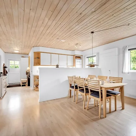 Jerrit - 650m To The Fjord By Interhome